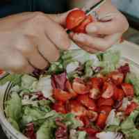 Making salad with tomatoes
